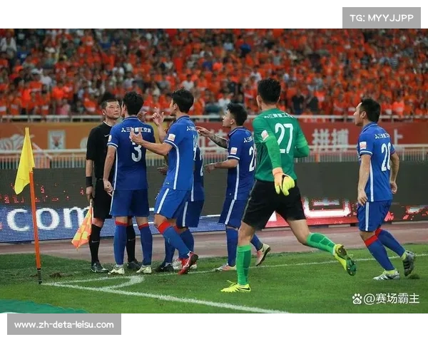 门将鲍亚雄扑点后染黄，河北队少一人防守崩盘